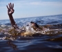 На Сумщине мужчина достал из-под воды утопающую девочку