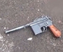 На Сумщине мужчина разгуливал по улице с пистолетом наголо (Фото+видео)