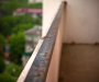 Полез за игрушкой и выпал с балкона: происшествие в Харькове